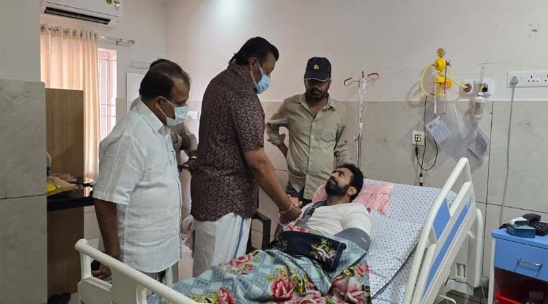 Minister Suresh Gopi Meets Actor Shine Tom Chacko, Who Is Undergoing Treatment in Thrissur After Road Accident