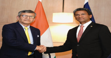 Defence Secretary calls on Seychelles’ Minister for Foreign Affairs & Diaspora and Chief of Defence Forces in New Delhi