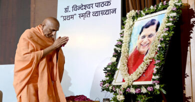 Swami Avdheshanand Giri Delivers First Dr. Bindeshwar Pathak Memorial Lecture in New Delhi