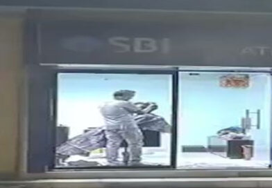 ATM Booth Turns Into Salon, People Queue Up for ‘Hair Withdrawal’ Instead of Cash