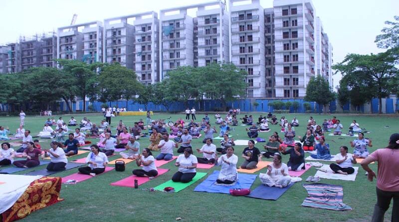 Wave City Celebrates 12th International Day of Yoga with Enthusiastic Participation