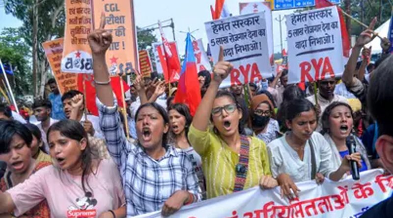 JPSC-JSSC Row: Students March Towards Jharkhand Assembly in Ranchi, Break Barricades; BJP Leaders Detained